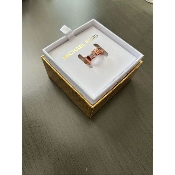 Michael Kors Ring Size 6 New in Box - Picture 2 of 3